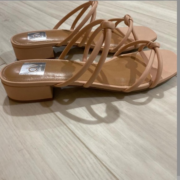 WOMENS CUTE SANDALS! WORN ONCE - Picture 2 of 2